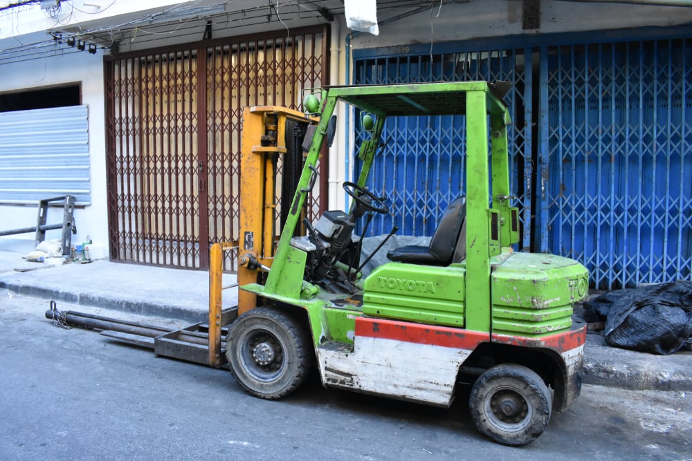 how to buy a used forklift